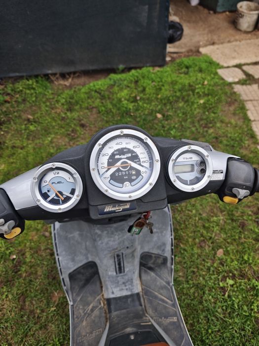 Продавам скутер  49 кубика