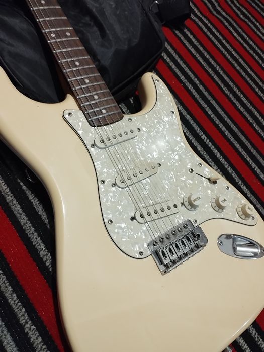 Chitara Squier by Fender cu husa si suport