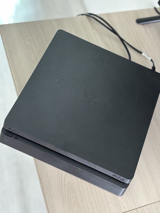 Продам PlayStation 4 Slim 1Тб