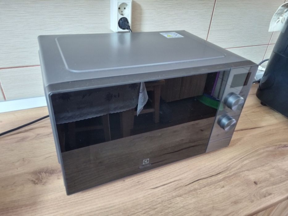 Vand cuptor microunde Electrolux