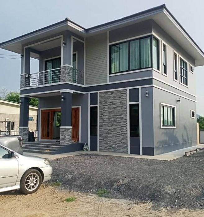 vand case pe structura metalica