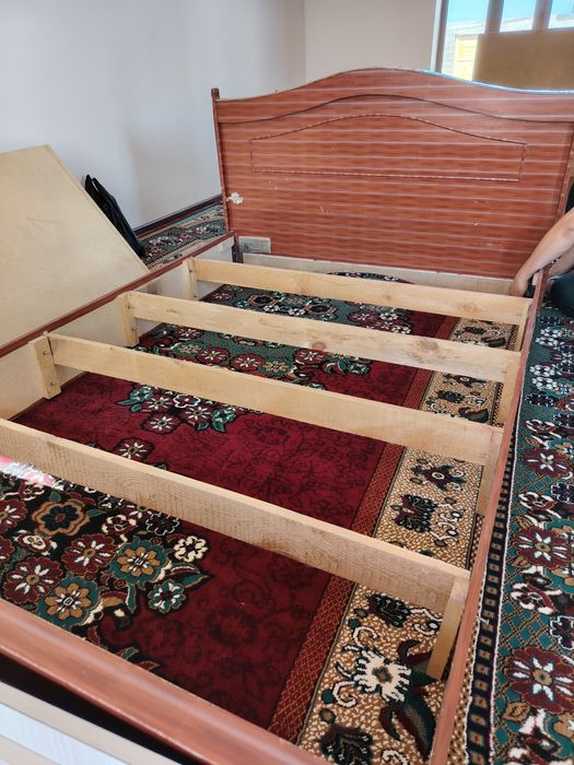 Spalniy divan ishlatilgan