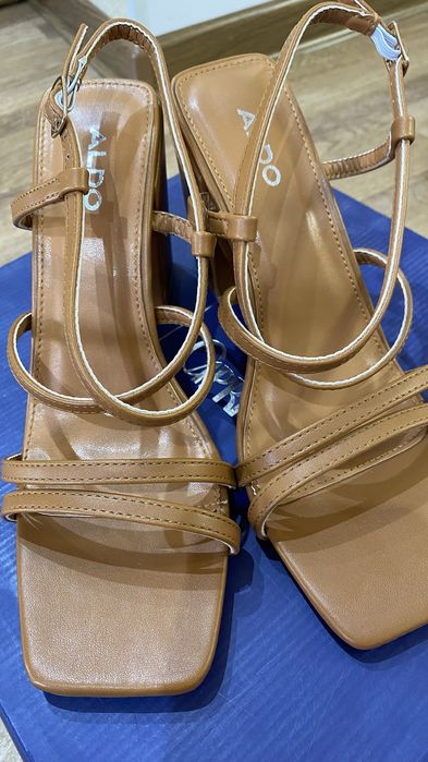 Коричневые босоножки, 38 размера