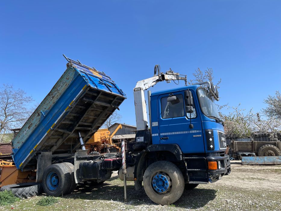 MAN F2000 cu macara multifunctionala