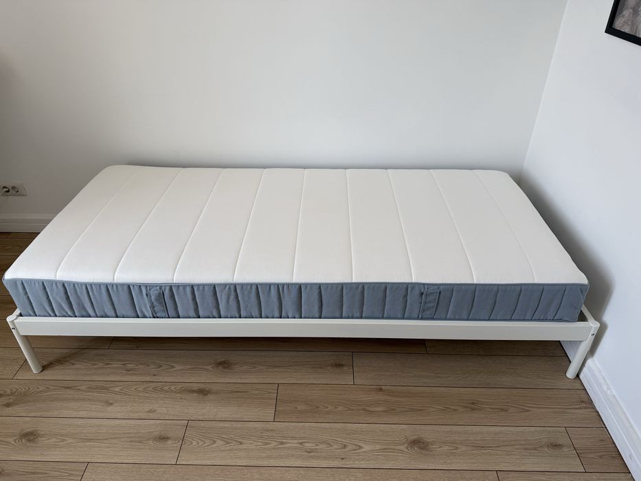 Pat IKEA VEVESTAD 90x200 + saltea VESTEROY ca noua + 3 cutii depozitare