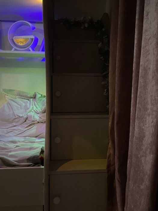 двухярусная кровать