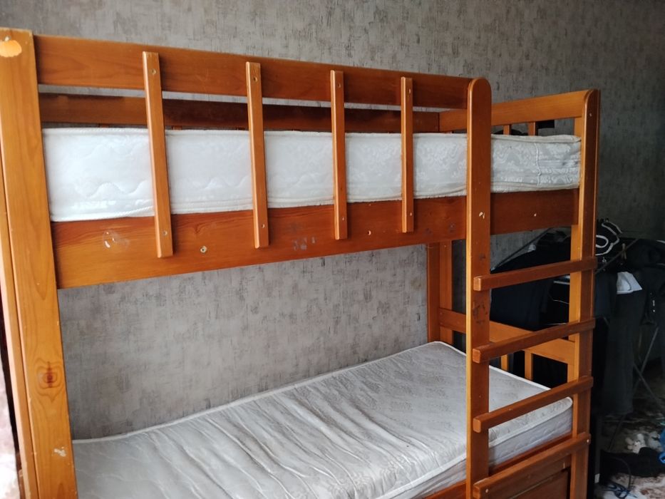 Двухъярусная кровать