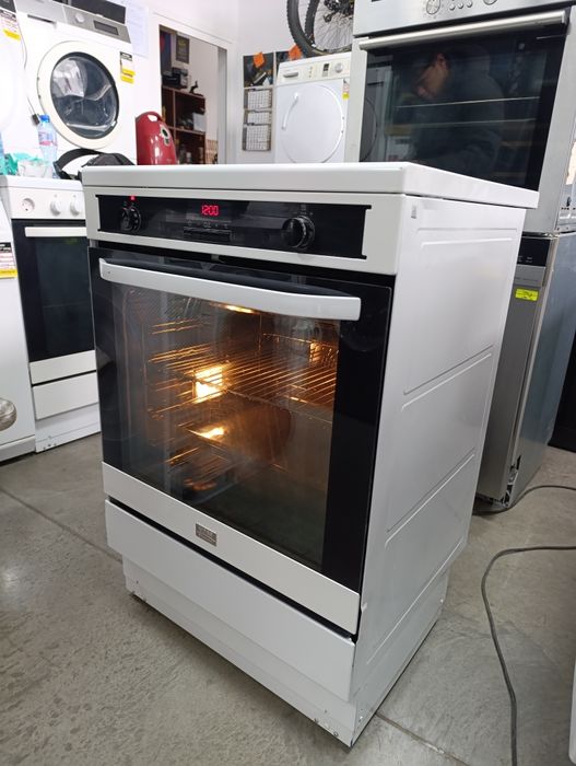 Готварска печка ELECTROLUX VOSS с индукционен плот