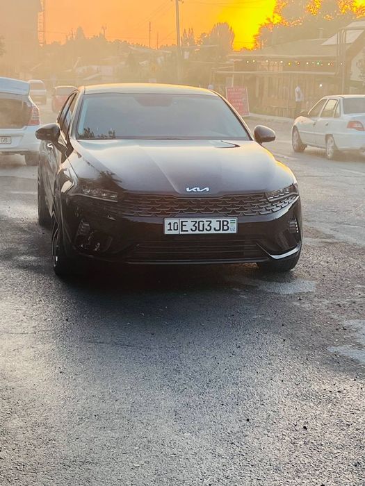KIA yengil sedan