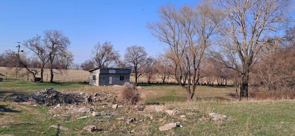 Продам участок вместе с времянкой