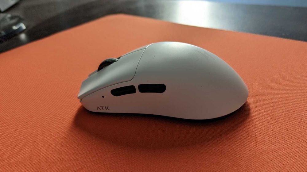 ATK F1 V2 Ultra Max - Безжична геймърска мишка с Silver Fox крачета