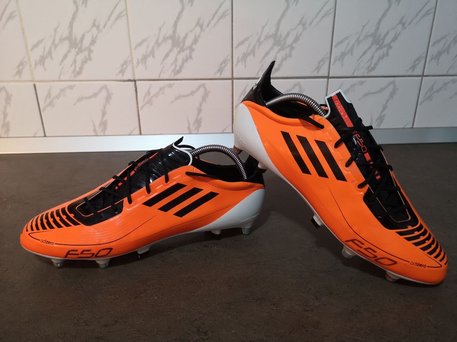 Vând ghete de fotbal profesionale Adidas F50 in stare foarte buna
Nr