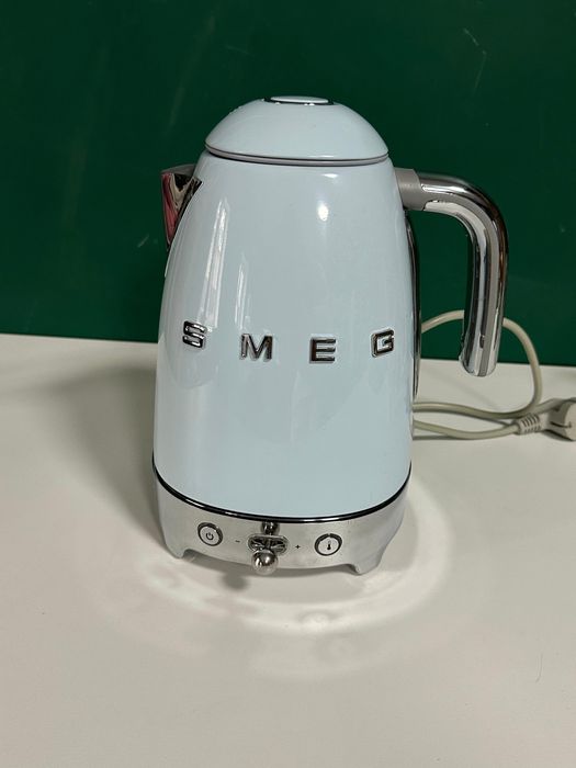 Smeg чайник голубой