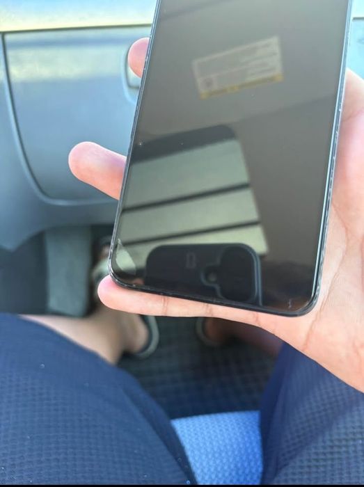 Vând Motorola e13 puțin fisurat