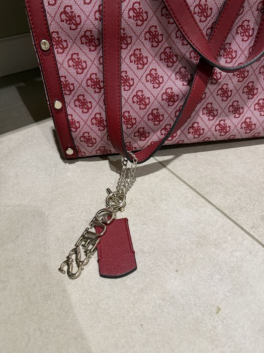 Червена чанта Guess