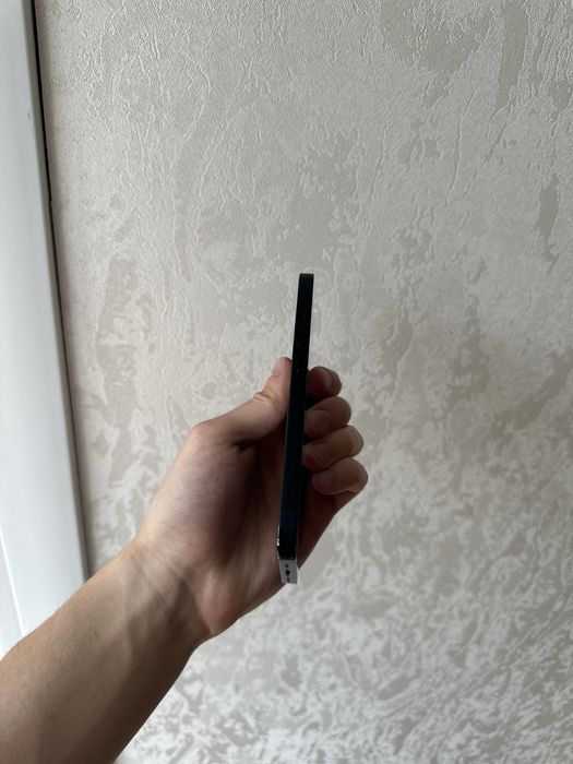 Продам Iphone 13 айфон