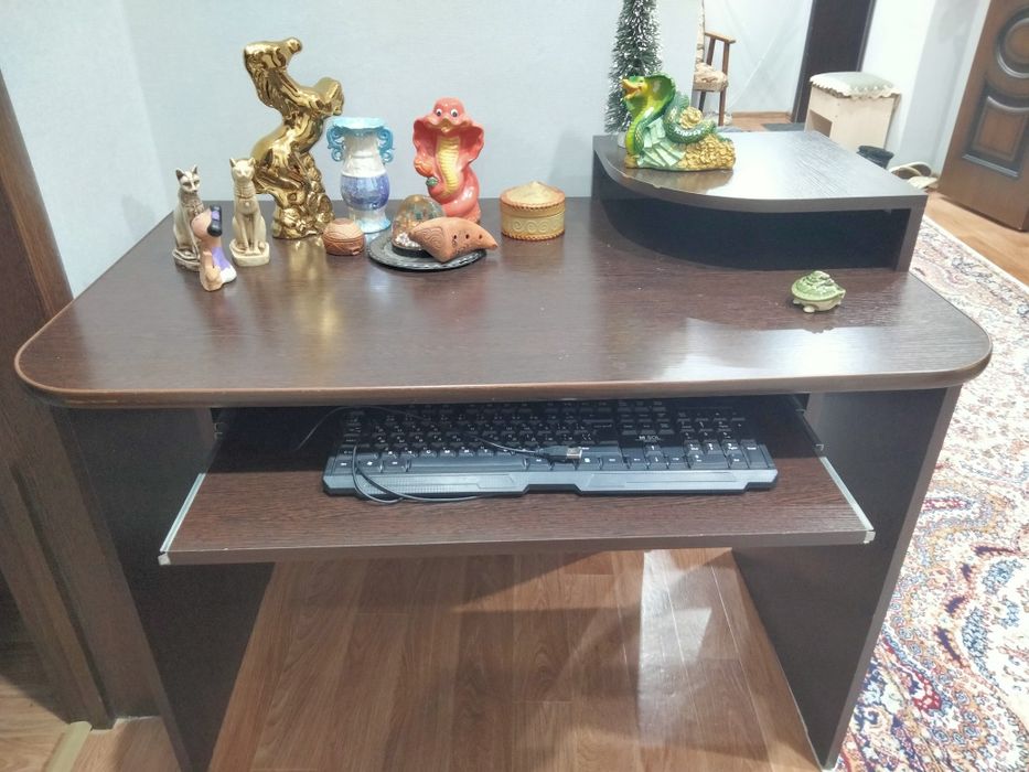 Компьютерный стол со шкафом