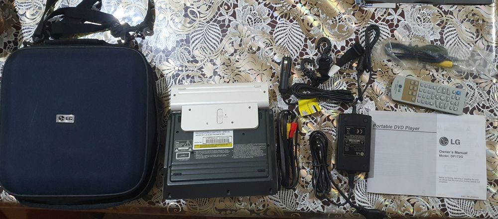 Dvd player cu geantă și accesorii
