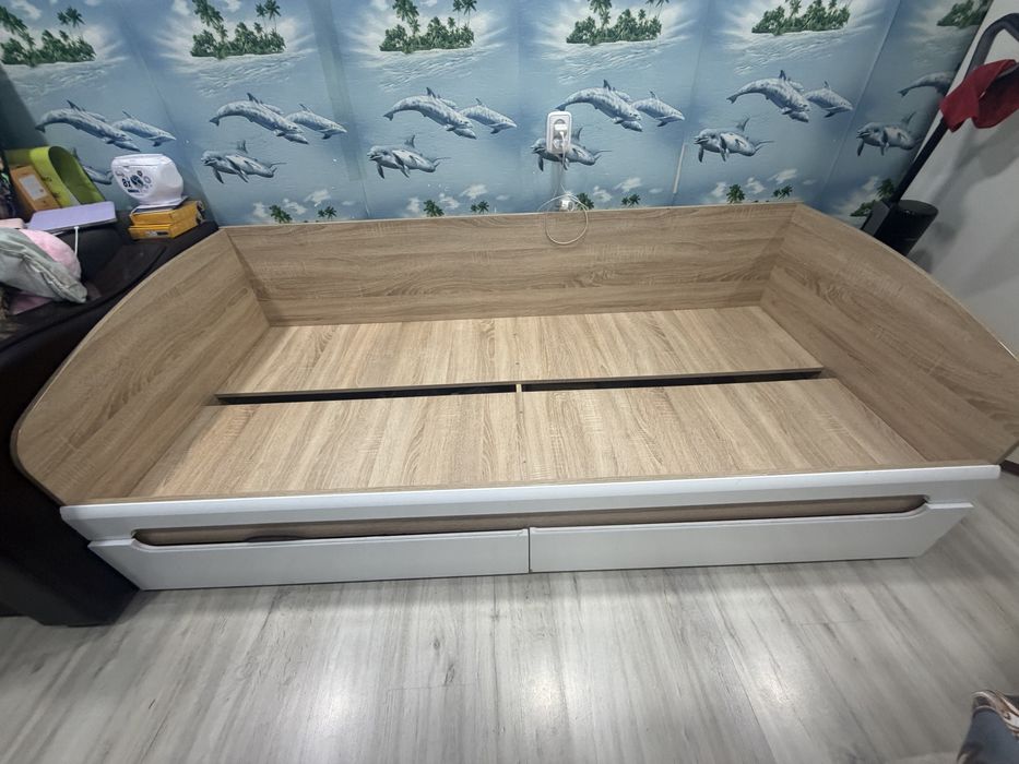 кровать без матраса