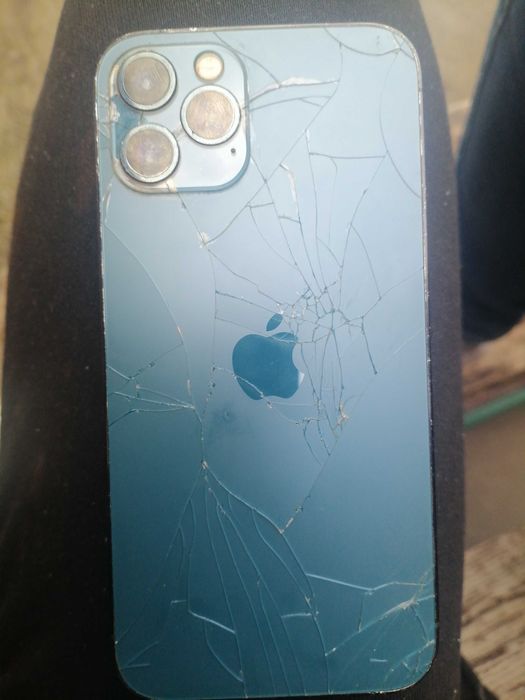 Vând iPhone 12 pro în stare foarte buna