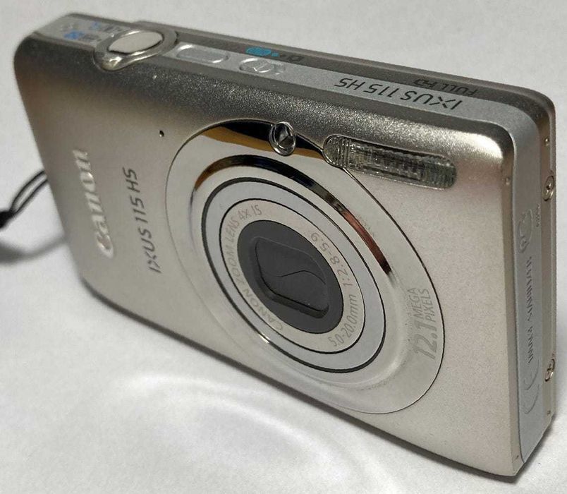Camera pentru filme si poze digitale vintage retro Canon IXUS 115 HS Digital
