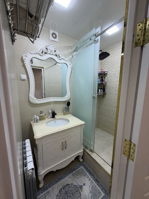 Согдиана Парижни оркасида 5 этажлик домни 3 этажи сотилади евро ремонт