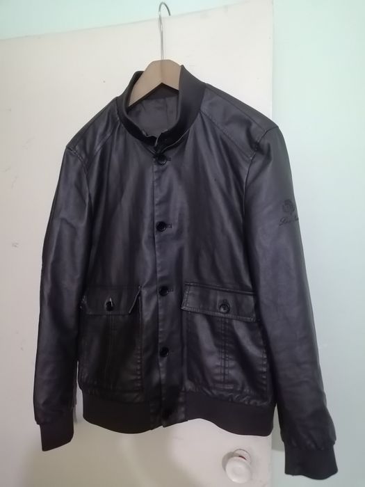 Продам кожаные куртки.