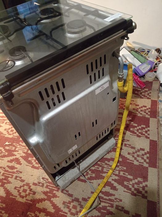 Vând aragaz Zanussi inox