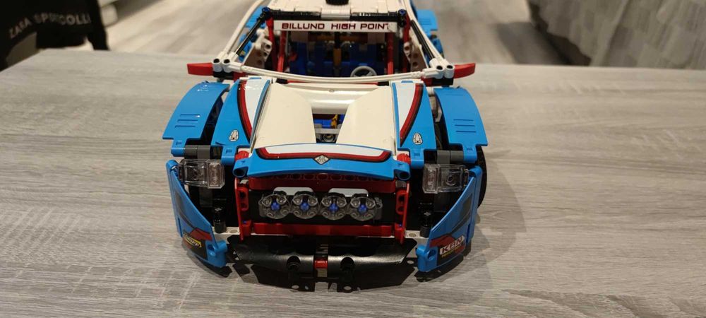 LEGO  42077 Technic  Masina de raliuri 2 in 1 SUPEROFERTA