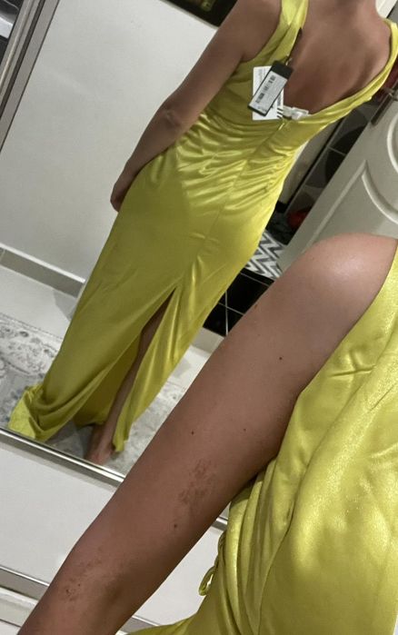 Зелена рокля с цепка отзад