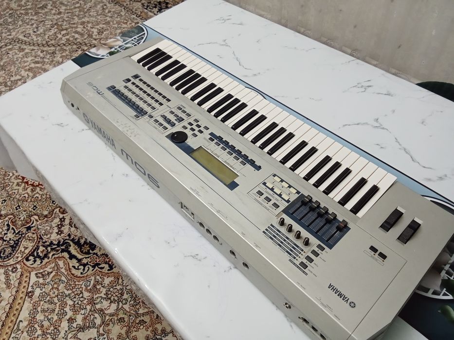 Синтезатор YAMAHA