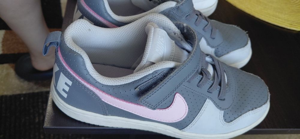 маратонки Nike .