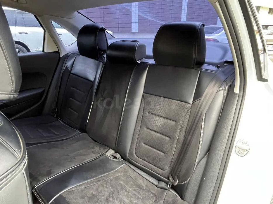 Volkswagen Polo Sedan