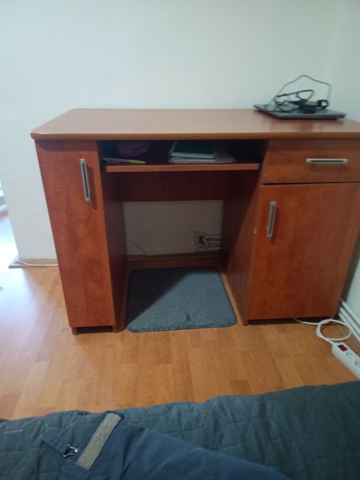 Masa  birou , cu sertare și raft