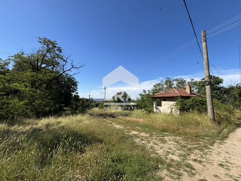 Урегулиран поземлен имот за продажба, със законна постройка, в м-т Бор
