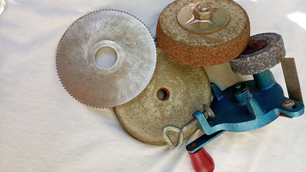 Каменни и метален дискове за шмиргел+Комплект 3 бр. саблени триони+2бр