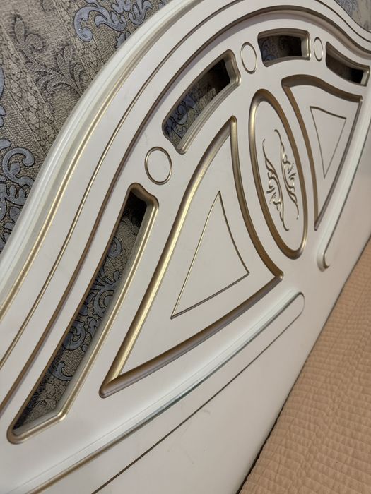 Продам спальный гарнитур