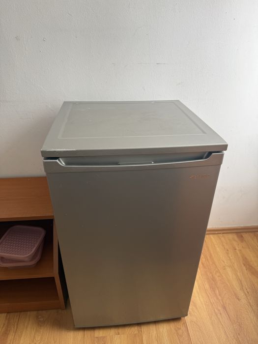 Frigider cu o usa sharp