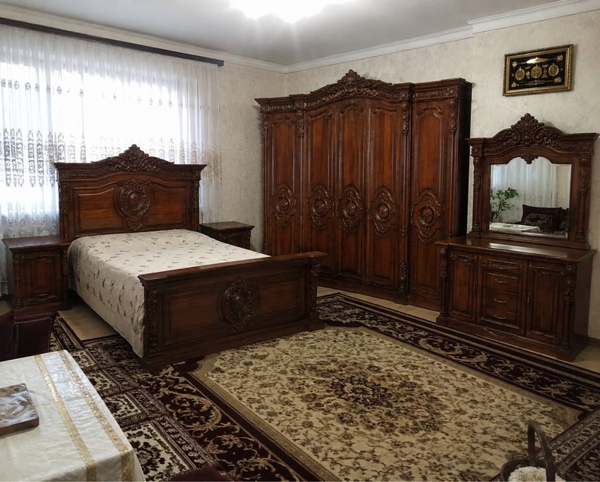 Спальный гарнитур сотилади