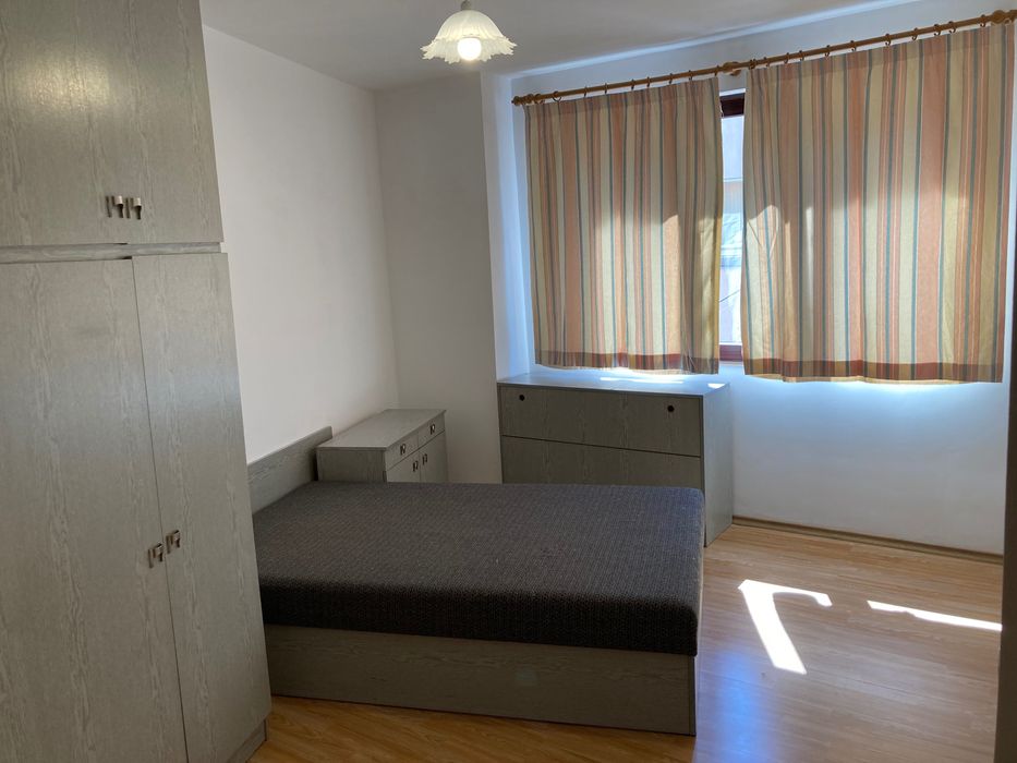 Тристаен апартамент под наем в центъра