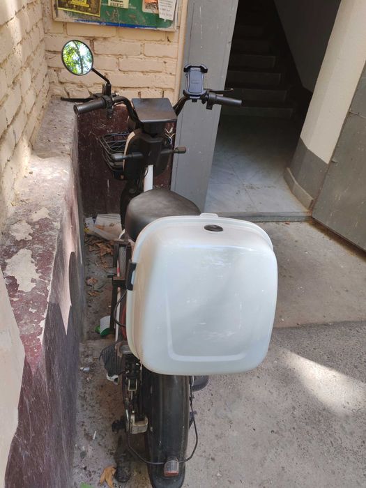 Elektro skuter sotiladi. Batareykasini almashtirsaz boʻldi