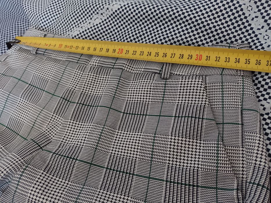 Pantaloni damă Stradivarius