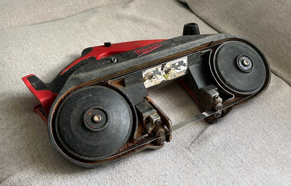 Fierastrau cu banda Milwaukee HD18BS 18V doar corp stare foarte buna