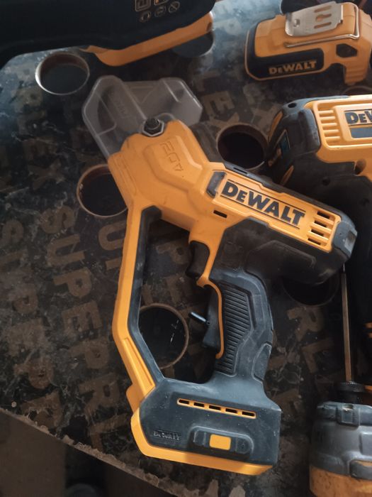 Инструмент девальт DeWalt