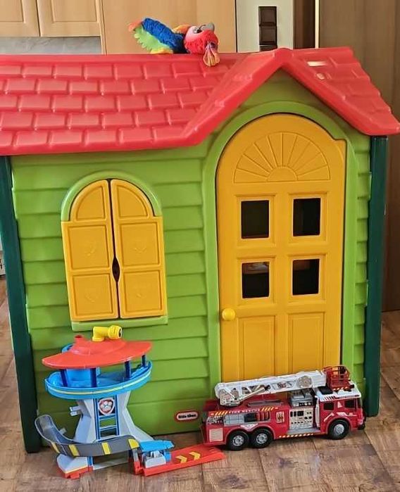 Детска пласмасова къщичка