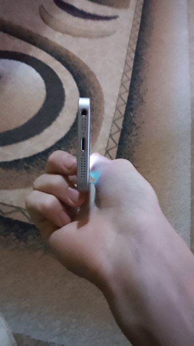 Vând IPhone SE (2016)