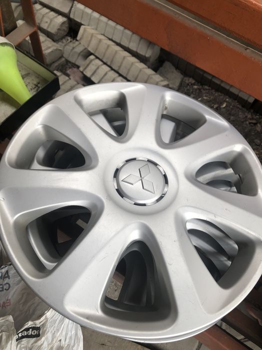 Колпаки на диски Mitsubishi