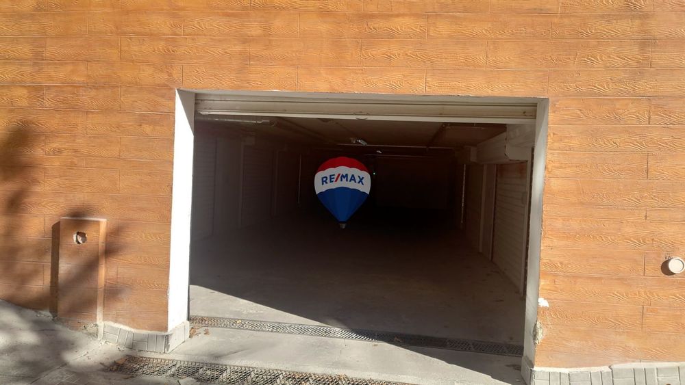 Дава се под наем Гараж / Паркомясто в Варна, Чайка - 2250 кв.м за 102 € - Снимка #1