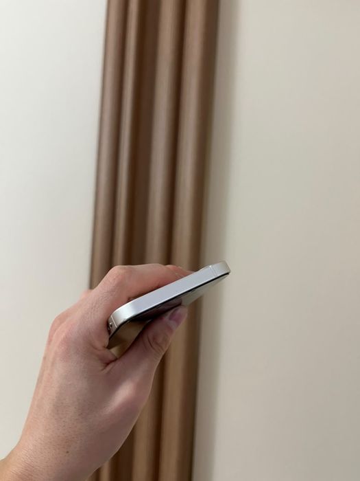 Продам iPhone 12