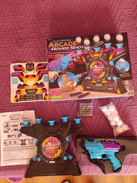 Електронна мишена с топчета и бластер